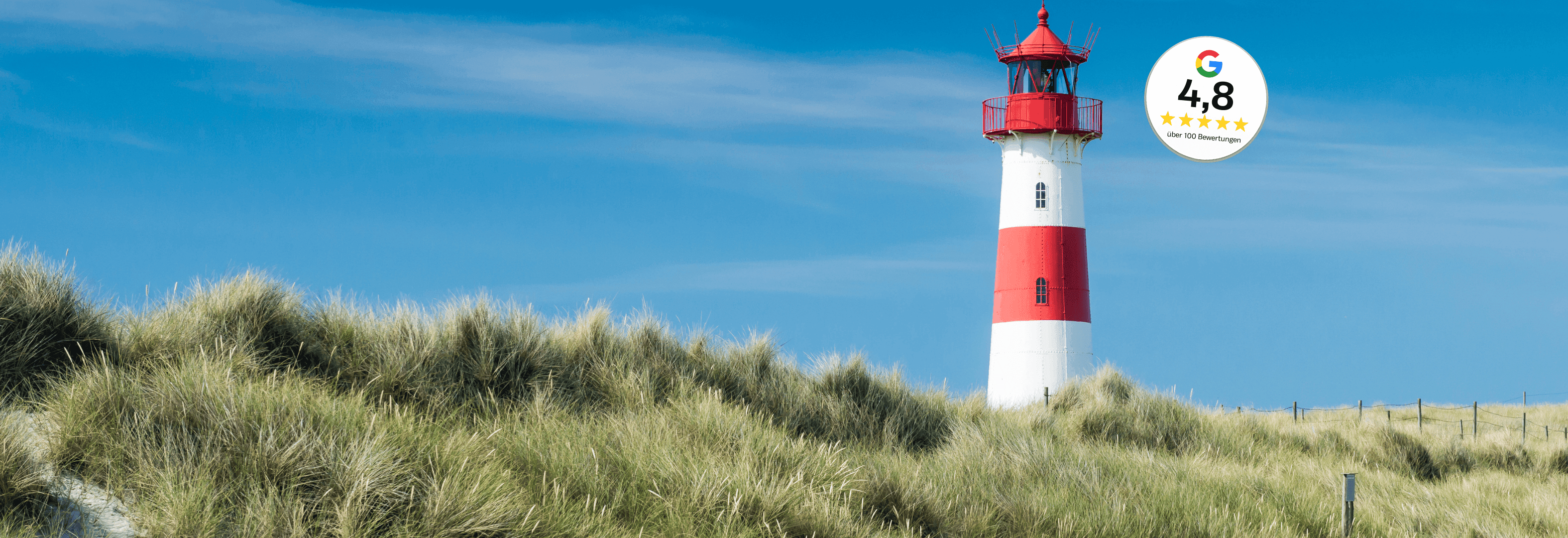 Leuchtturm in rot weiss in Ostfriesland